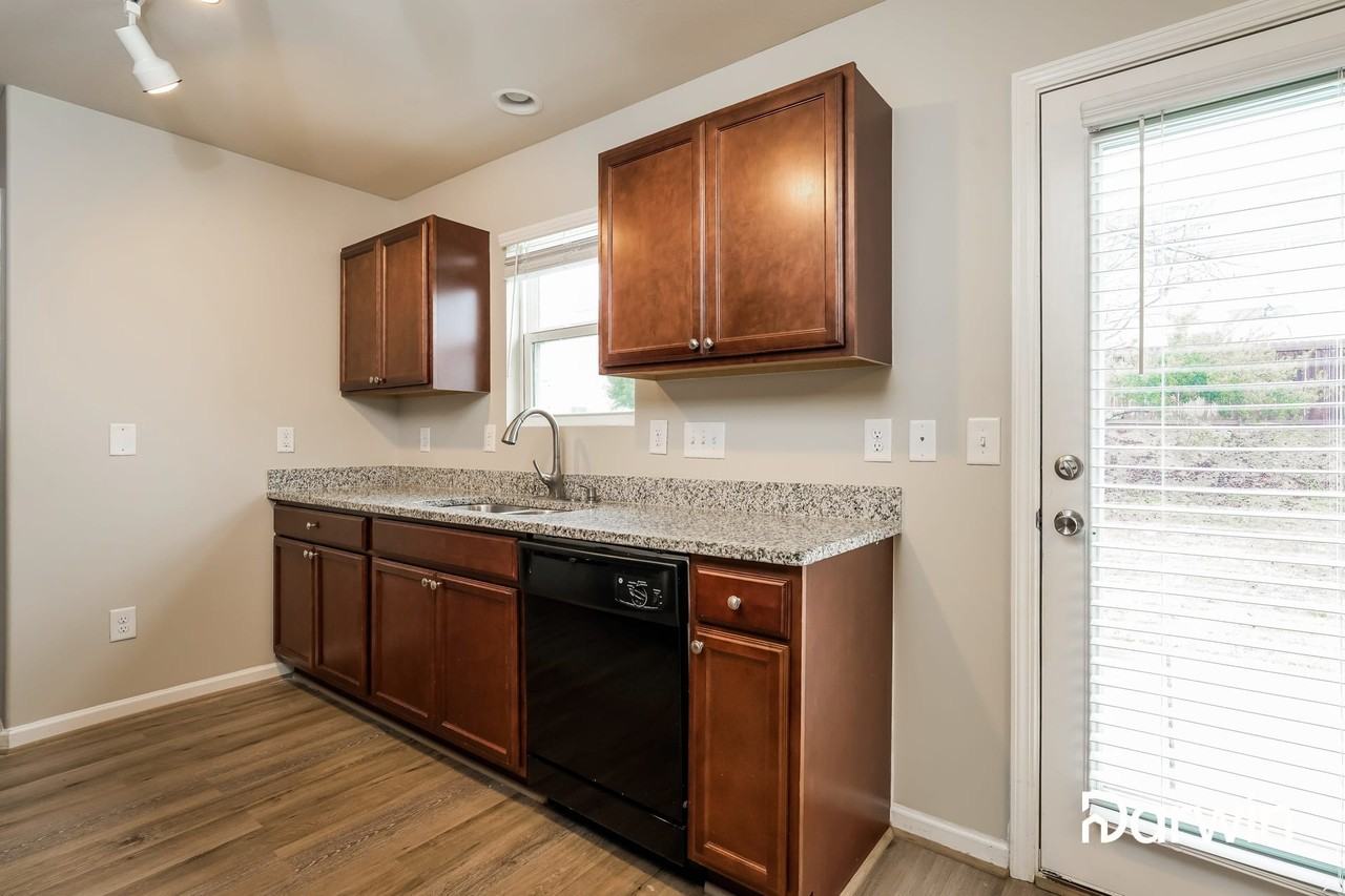 3985 Shallowcreek Ct - Photo 3 of 15