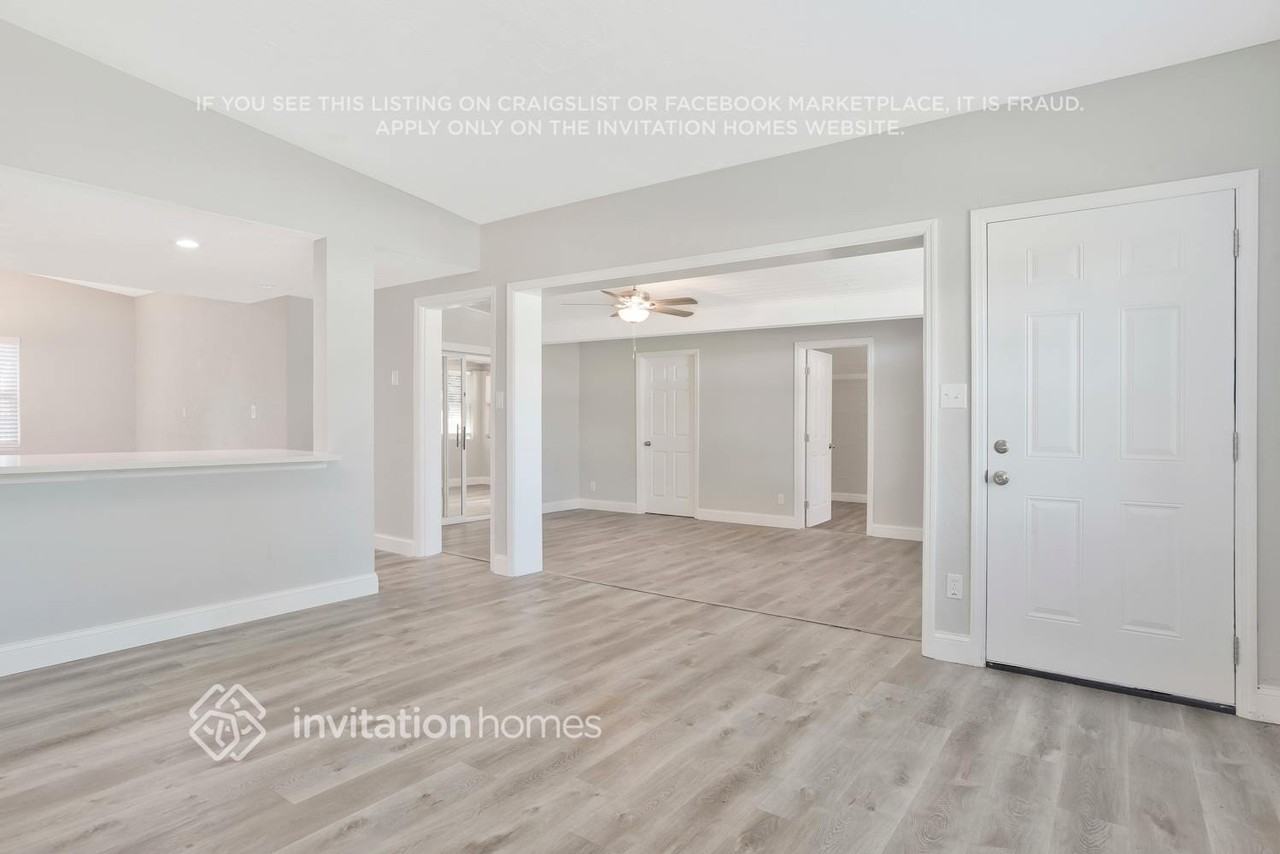 6044 Yucatan Dr - Photo 3 of 26