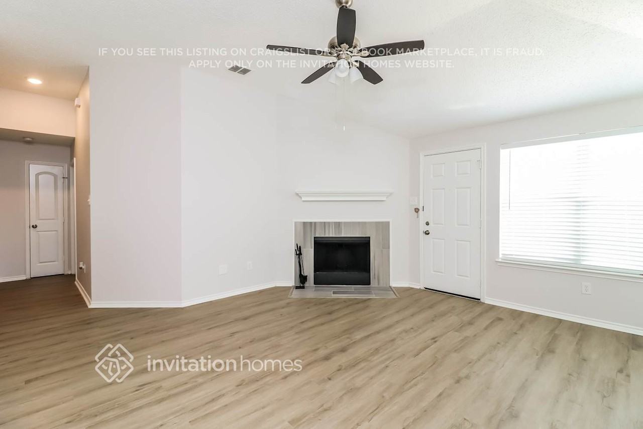 920 Mckavett Dr - Photo 2 of 15