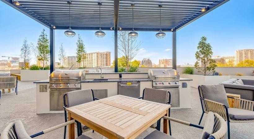 3225 Mckinney Ave - Photo 7 of 10