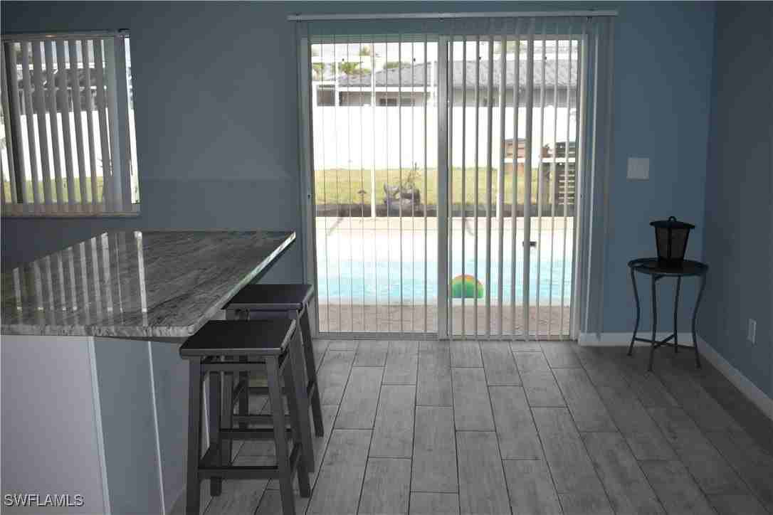 2443 Se 28th St - Photo 4 of 16