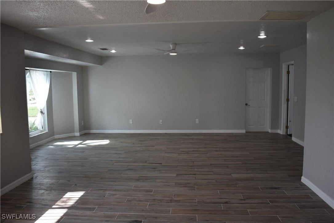 2443 Se 28th St - Photo 5 of 16