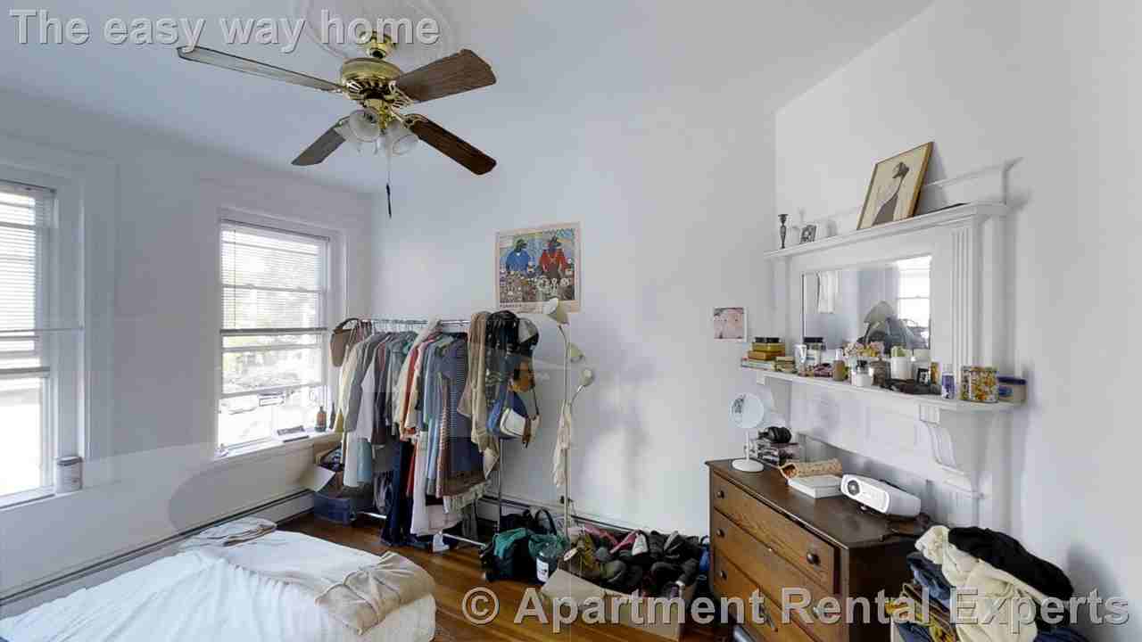 200 Harvard St #2 - Photo 4 of 11