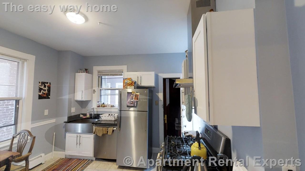 200 Harvard St #2 - Photo 5 of 11