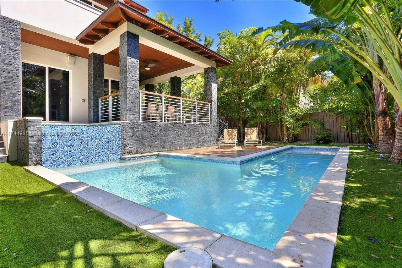 573 Warren Ln - Photo 5 of 35