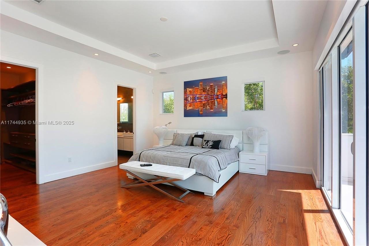 573 Warren Ln - Photo 7 of 35