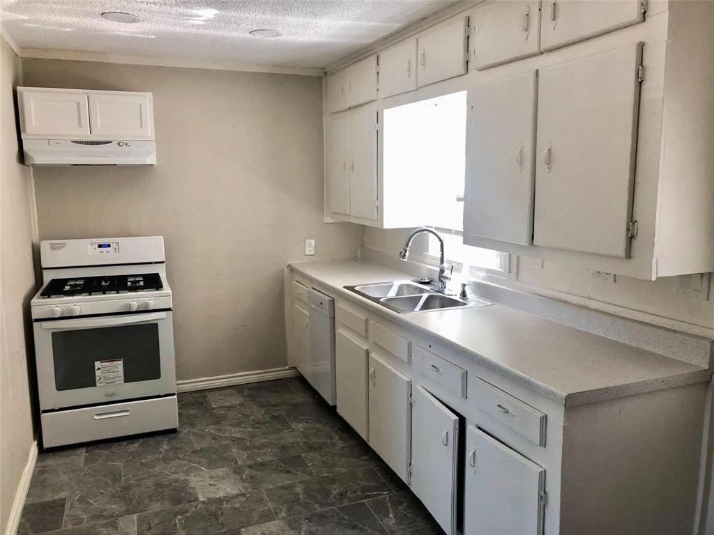 1726 Kirkwood Drive - Photo 4 of 12