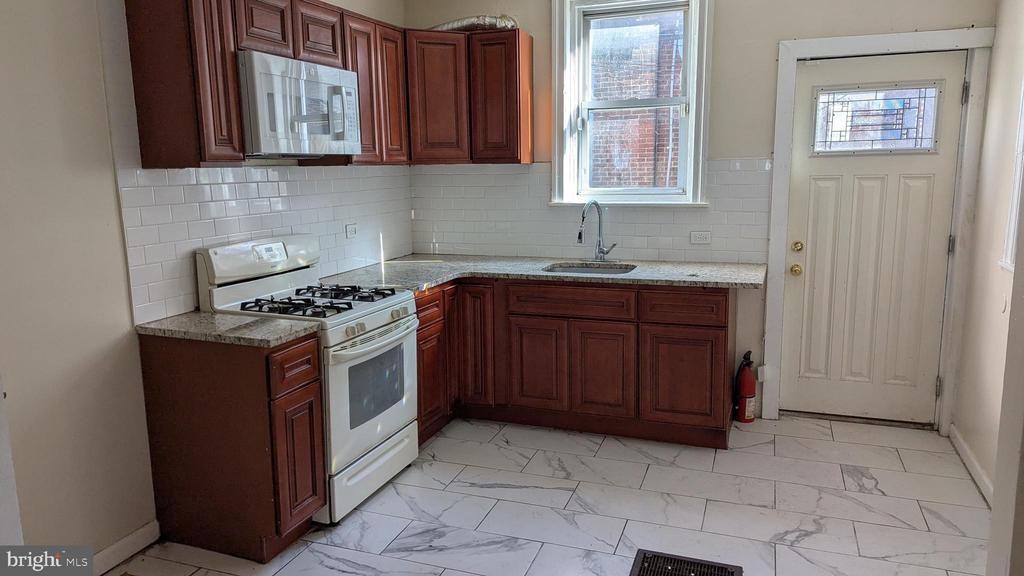 4463 N Orianna St - Photo 3 of 16