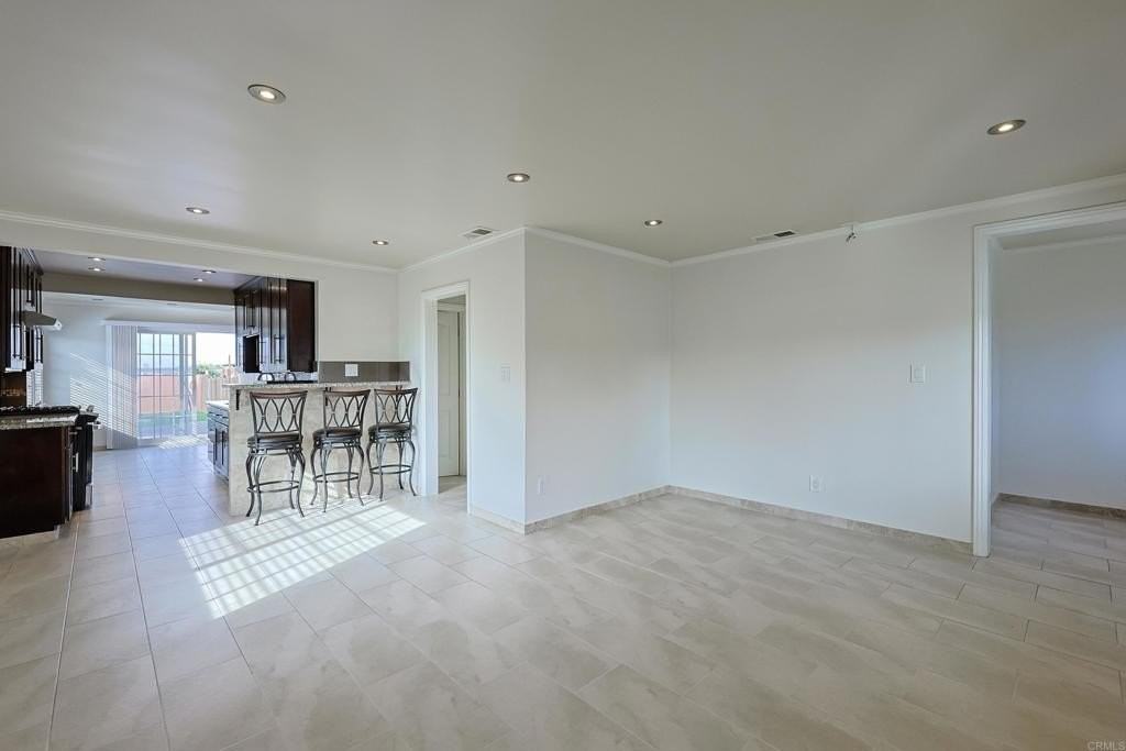 5736 Midwick St - Photo 7 of 44