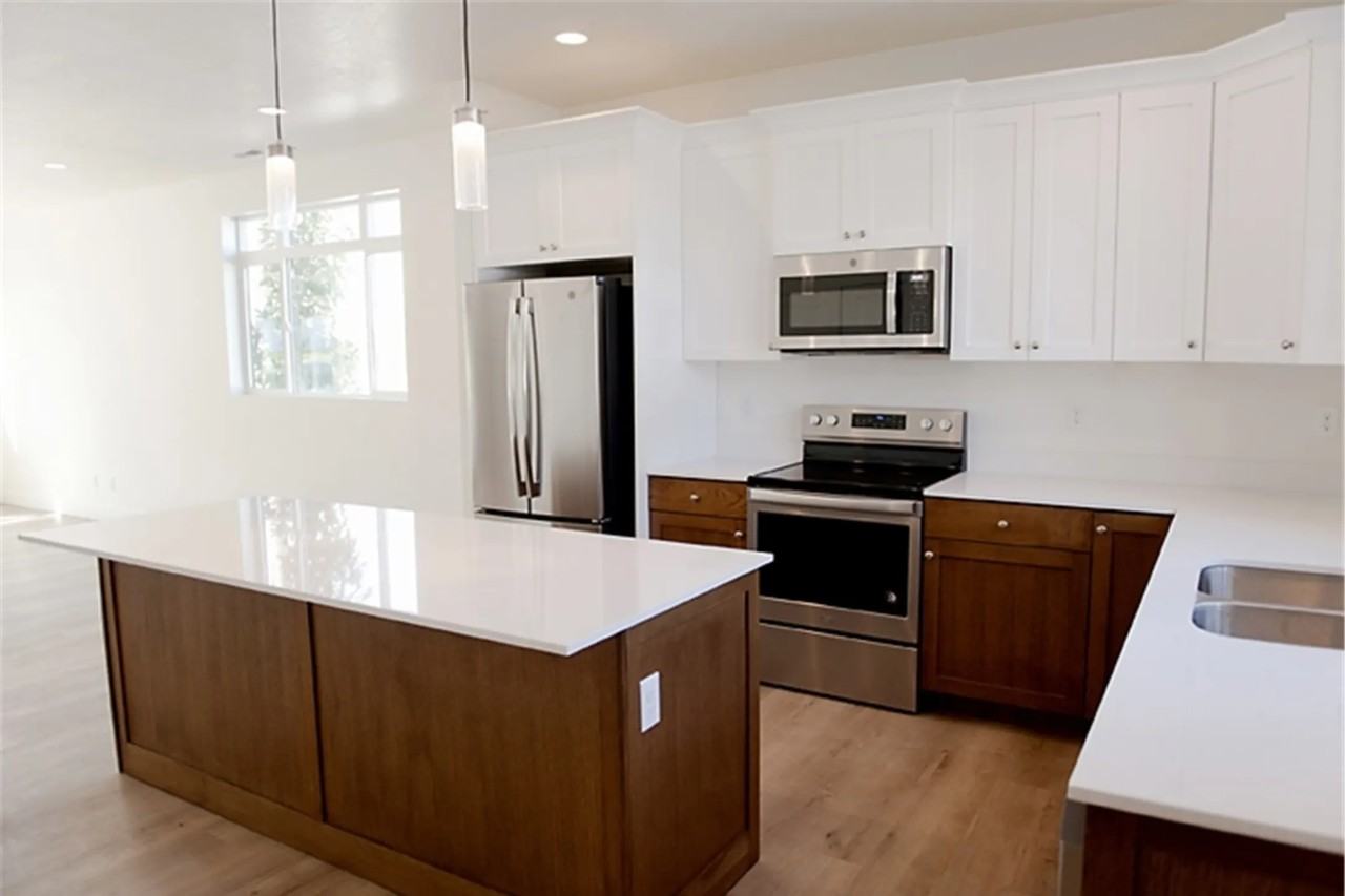 150 N Main St - Photo 3 of 39