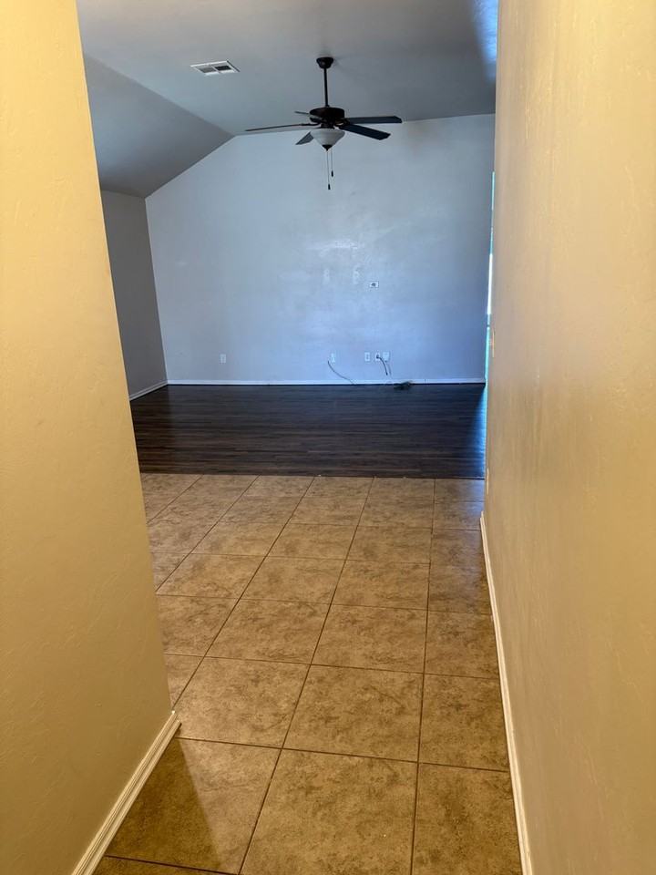 11600 Sw 9th St - Photo 2 of 20