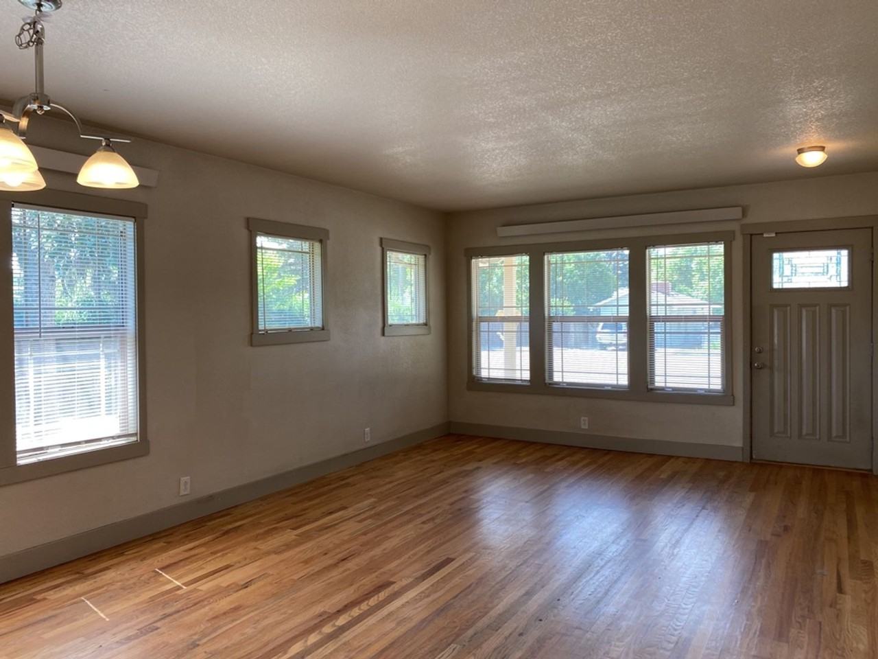 718 E Laurel St - Photo 6 of 37