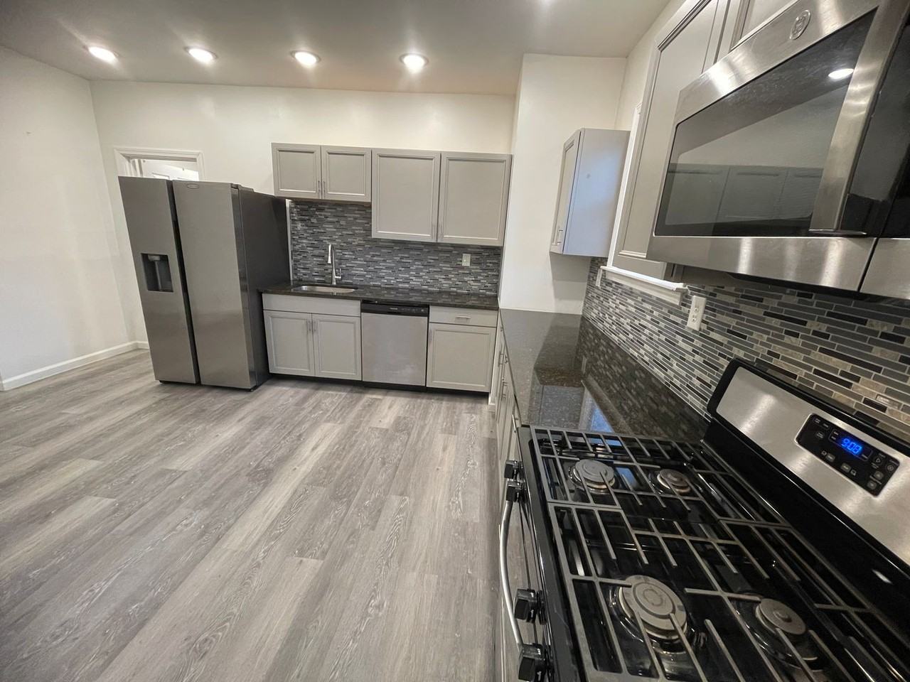 148 Gray St - Photo 4 of 17