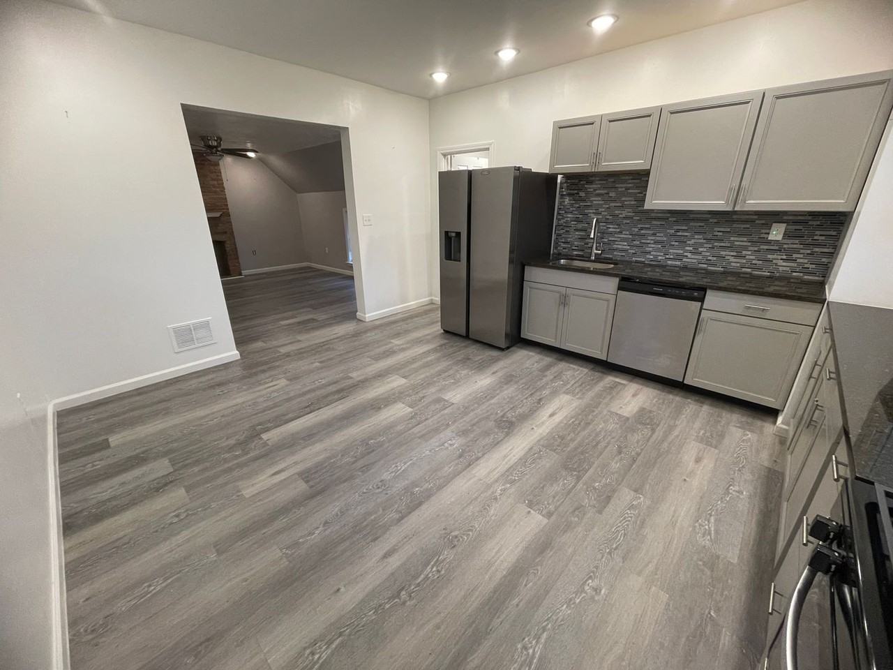 148 Gray St - Photo 5 of 17