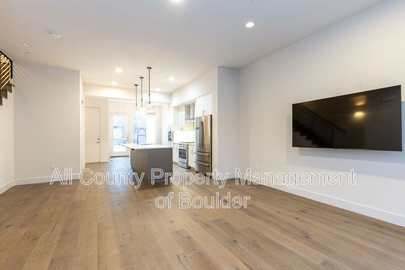 3107 Bluff St - Photo 2 of 24