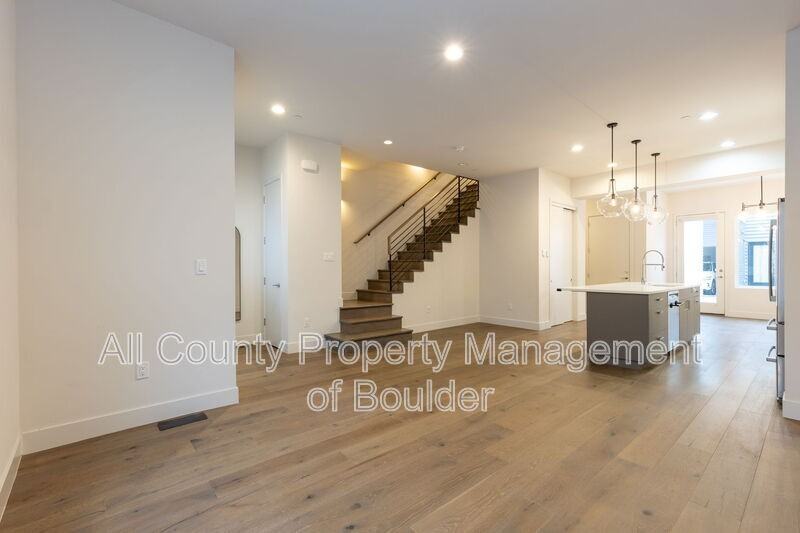 3107 Bluff St - Photo 3 of 24