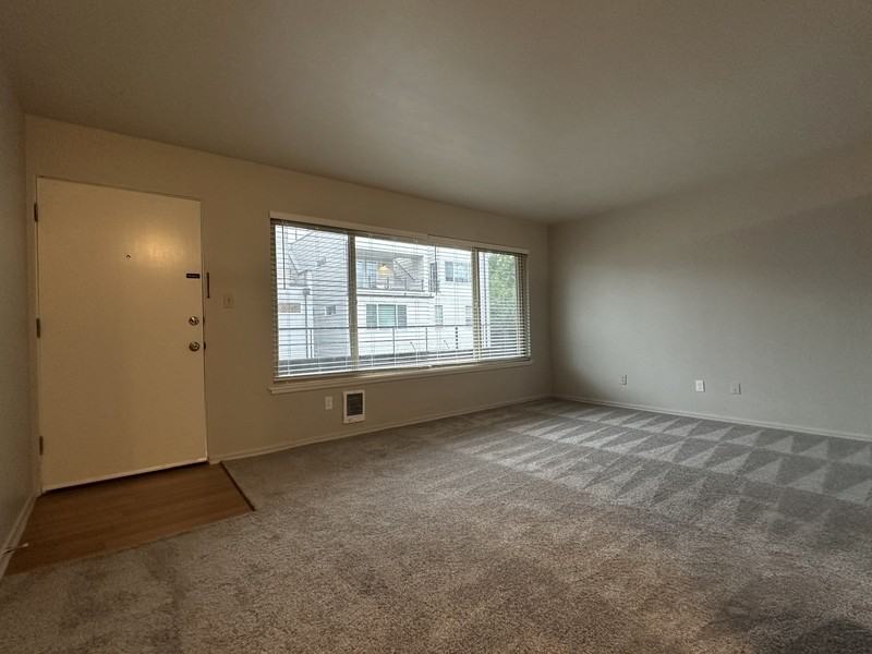 5926 Fauntleroy Way Sw - Photo 3 of 7