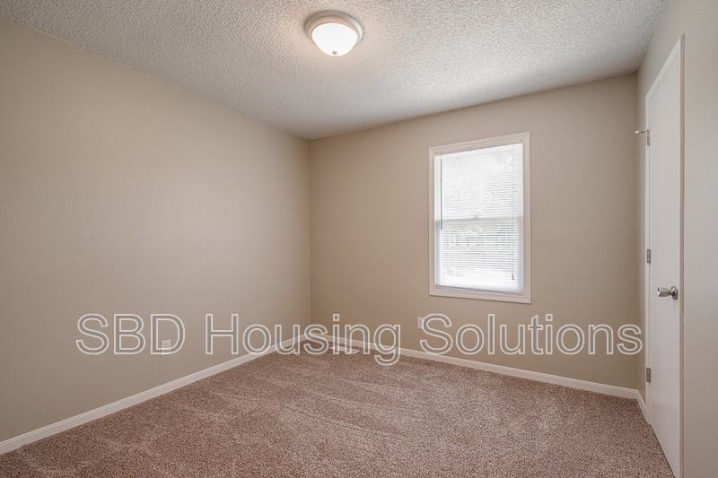1306 Se Knight Cir - Photo 6 of 8