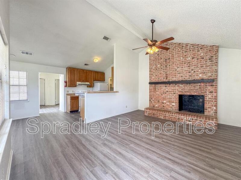 5218 Davy Crockett St - Photo 2 of 18