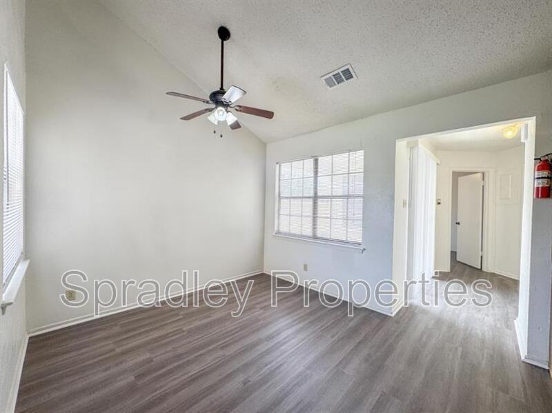 5218 Davy Crockett St - Photo 4 of 18