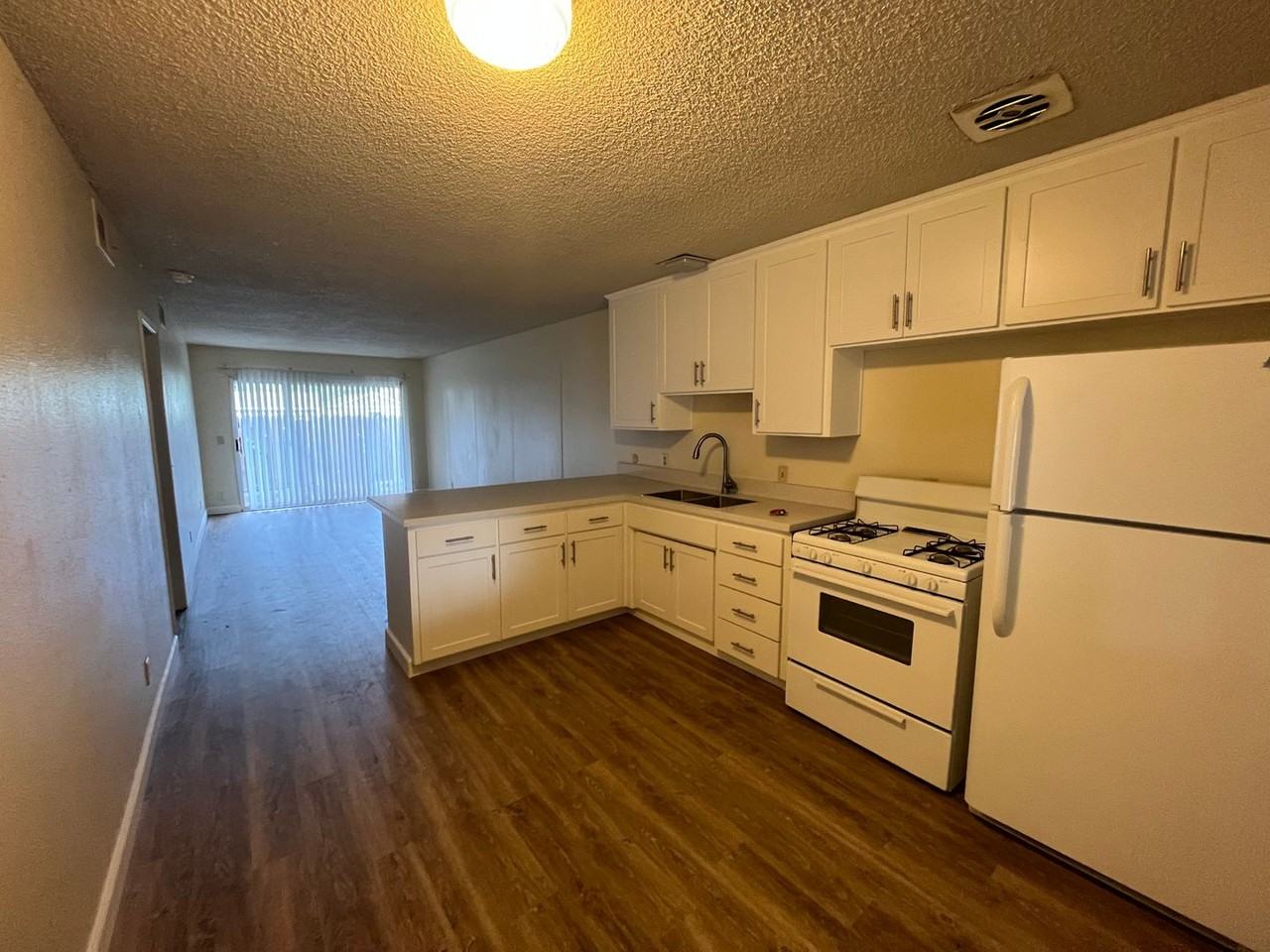 983 Elm Ave - Photo 2 of 9