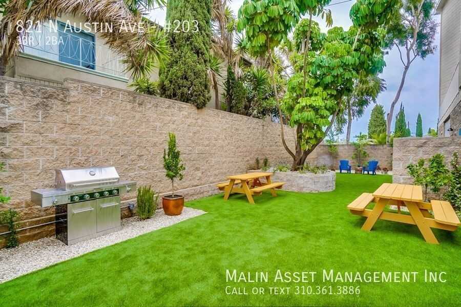 821 N Austin Ave - Photo 3 of 20