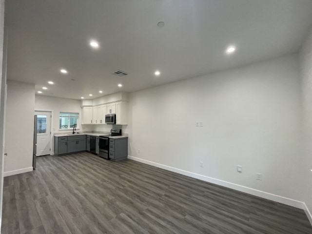 727 Hanover St #B2 - Photo 4 of 15