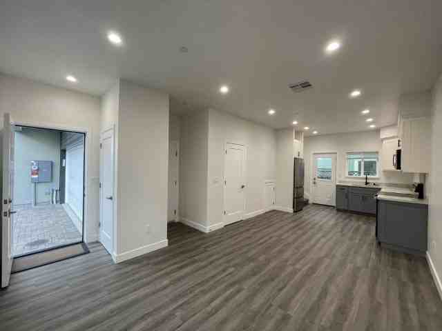 727 Hanover St #B2 - Photo 5 of 15