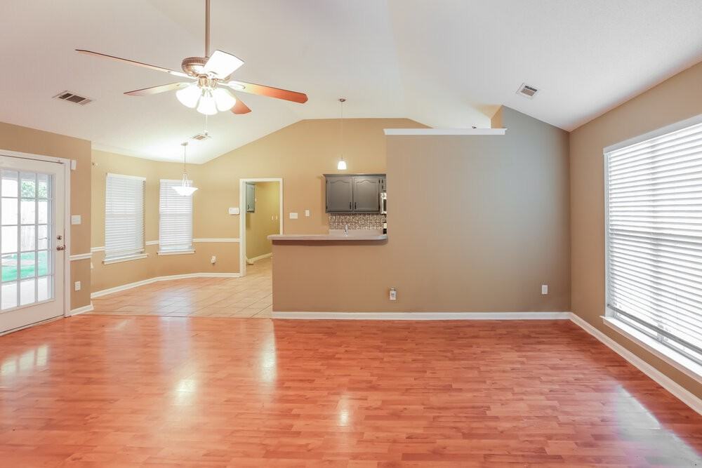 7632 Woodshire Dr - Photo 4 of 17