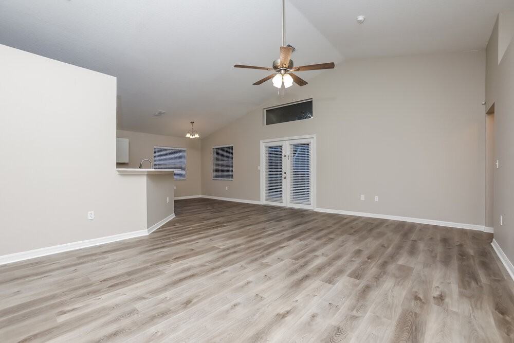 827 High Pointe Cir - Photo 3 of 16