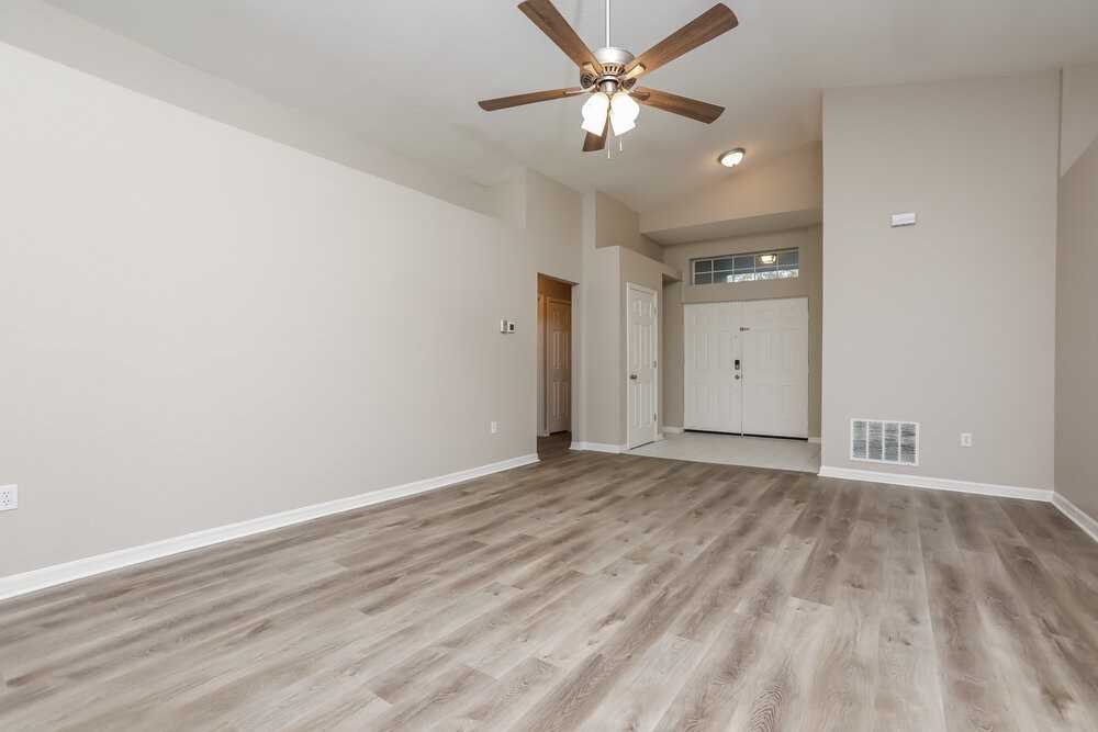 827 High Pointe Cir - Photo 4 of 16