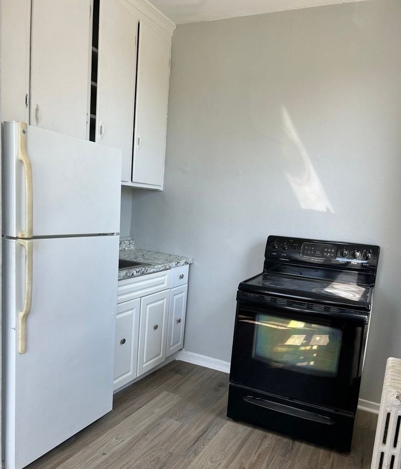 11 S Nashville Ave - Photo 2 of 7