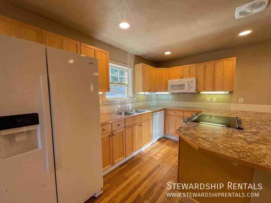 2050 Garden Ave - Photo 6 of 29