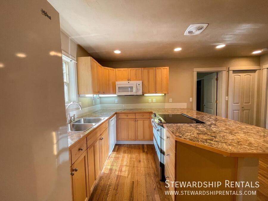 2050 Garden Ave - Photo 7 of 29