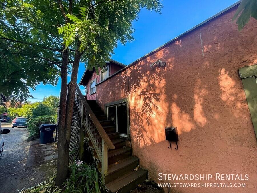 1648 1/2 E 24th Ave - Photo 2 of 12