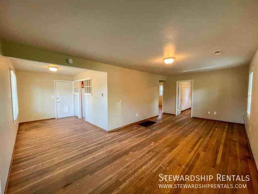 2009 Nw Tyler Ave - Photo 4 of 22