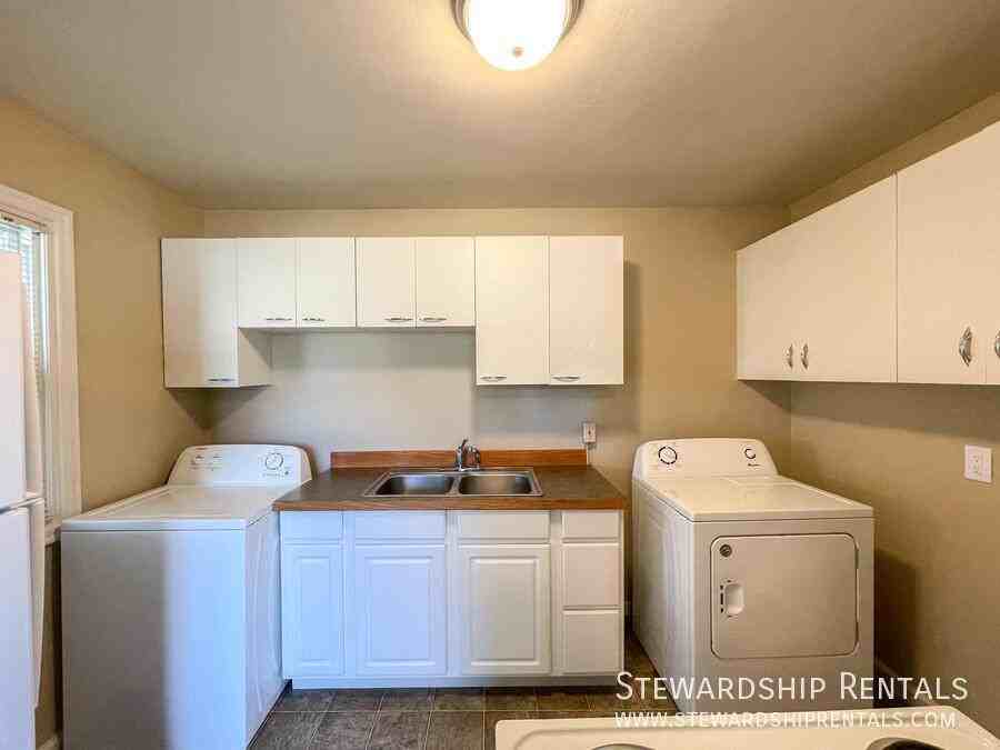 2009 Nw Tyler Ave - Photo 7 of 22