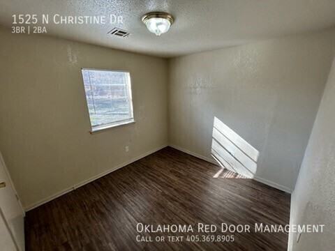 1525 N Christine Dr - Photo 6 of 20