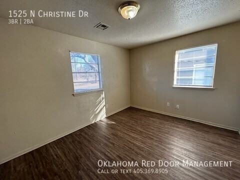 1525 N Christine Dr - Photo 7 of 19