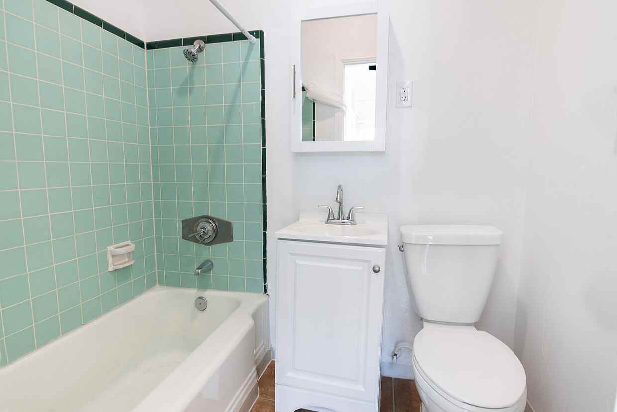 Wilton Place Apartments - Photo 5 of 7