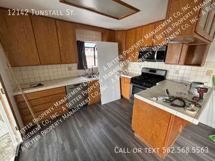 12142 Tunstall St - Photo 2 of 22