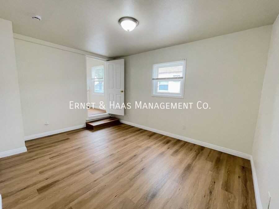 2123 W Columbia St - Photo 7 of 13