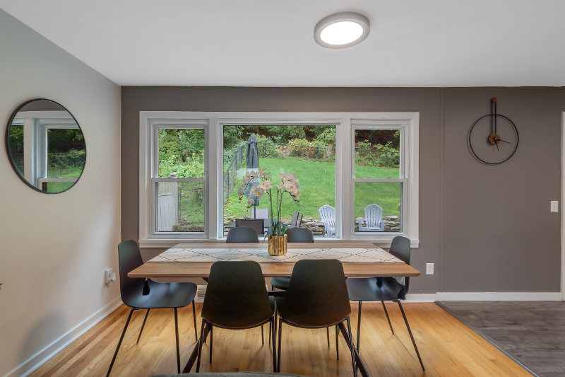 305 Myrtle St - Photo 4 of 20