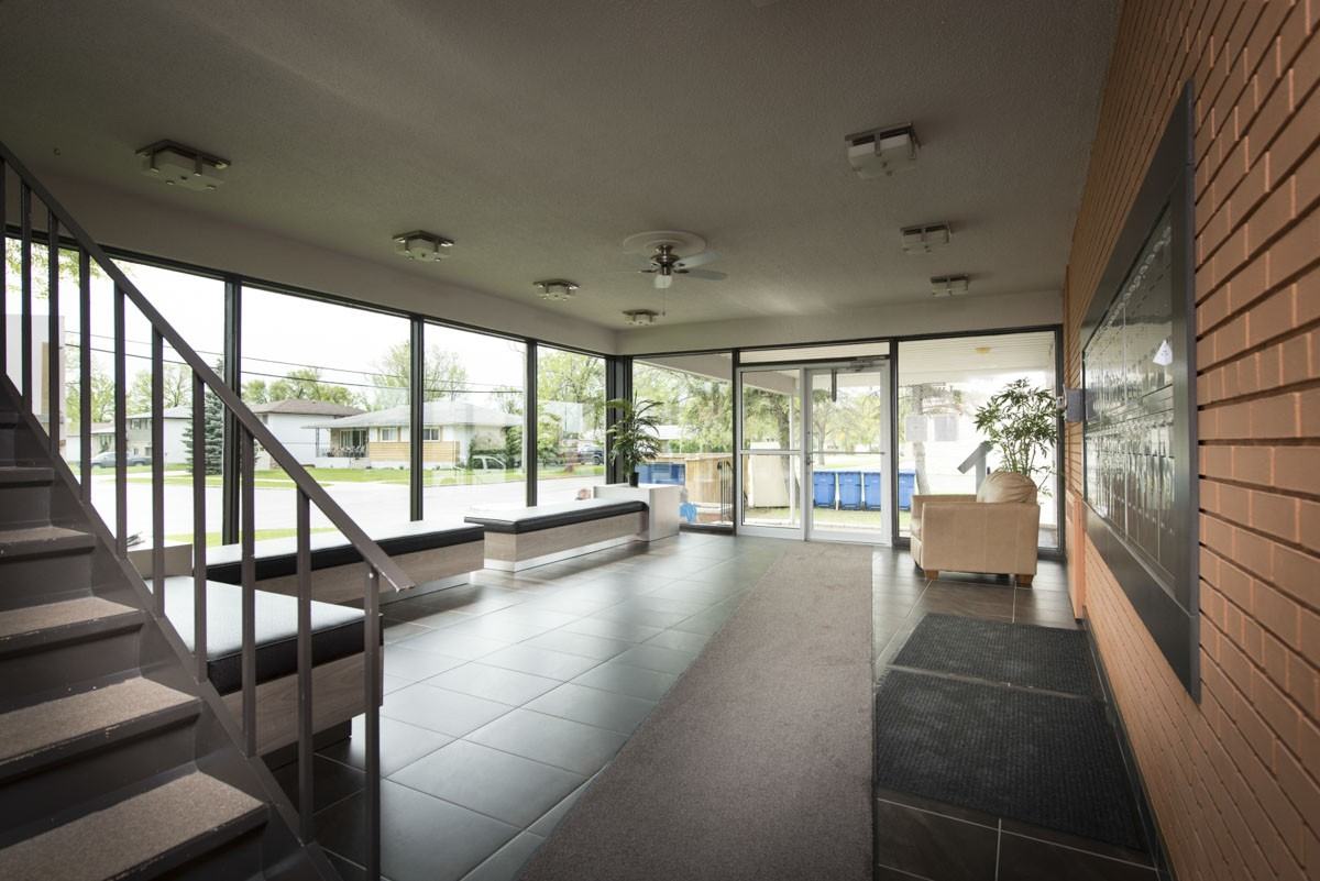 Linlee Apartments - Photo 3 of 33