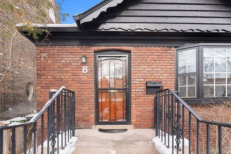 8 Macpherson Avenue - Photo 3 of 23