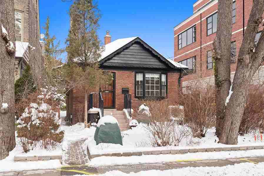 8 Macpherson Avenue - Photo 2 of 23