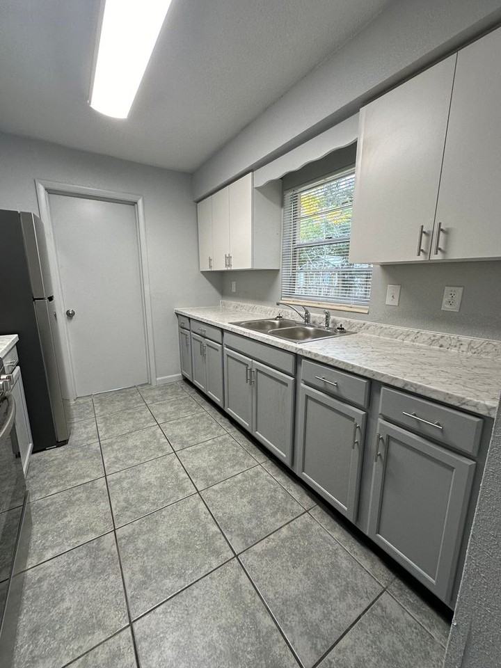 4140 Nw 32nd St - Photo 2 of 10