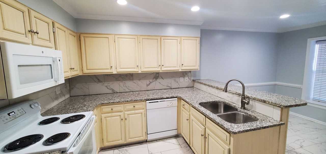 5004 Marigold Way - Photo 2 of 12