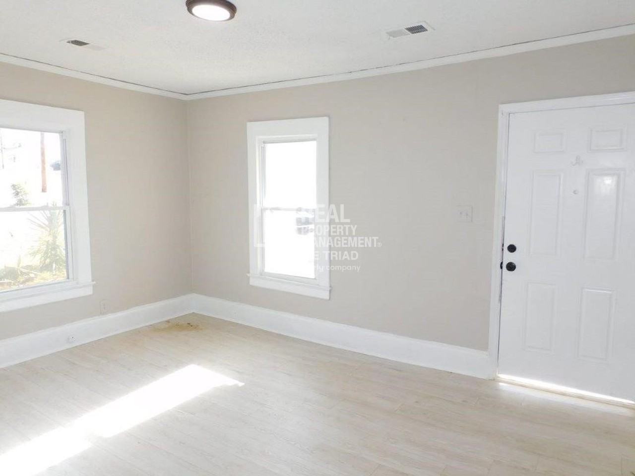1217 Pearson Pl - Photo 3 of 21