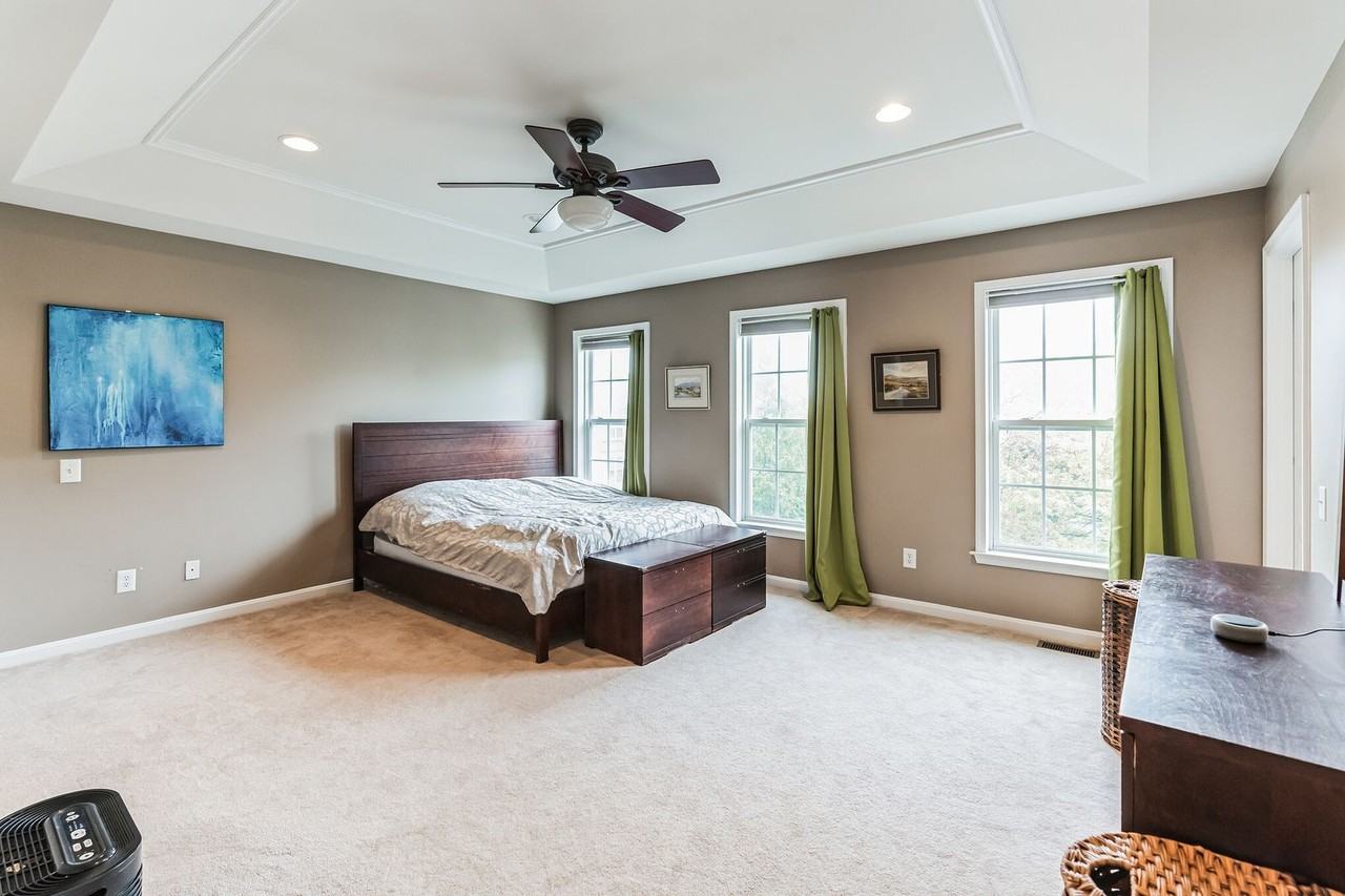 9 Honey Locust Ct - Photo 3 of 31